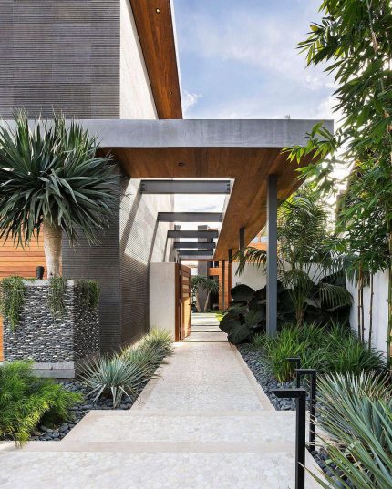Newport Beach House by Wolf Design Studio _ HomeAdore